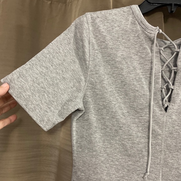 Who What Wear Gray Cross Back Shirt XL - Picture 3 of 5